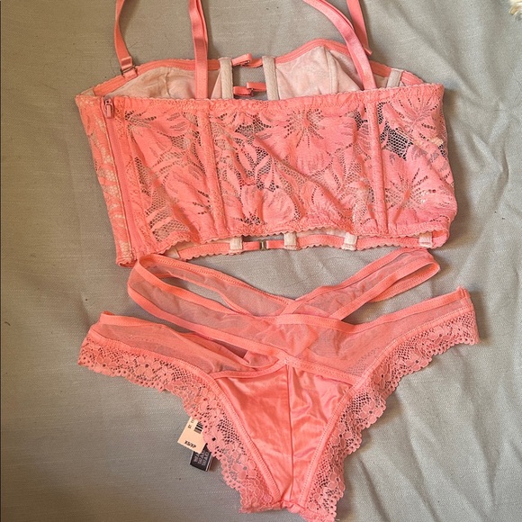 Victoria's Secret Pink Lace Bra Set - Picture 2 of 3